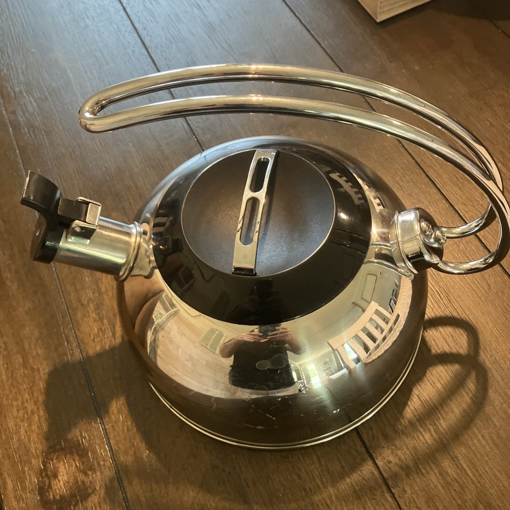 Vintage Mikasa  Stainless Steel whistling Tea Kettle Pre-owned 2.5 Quart